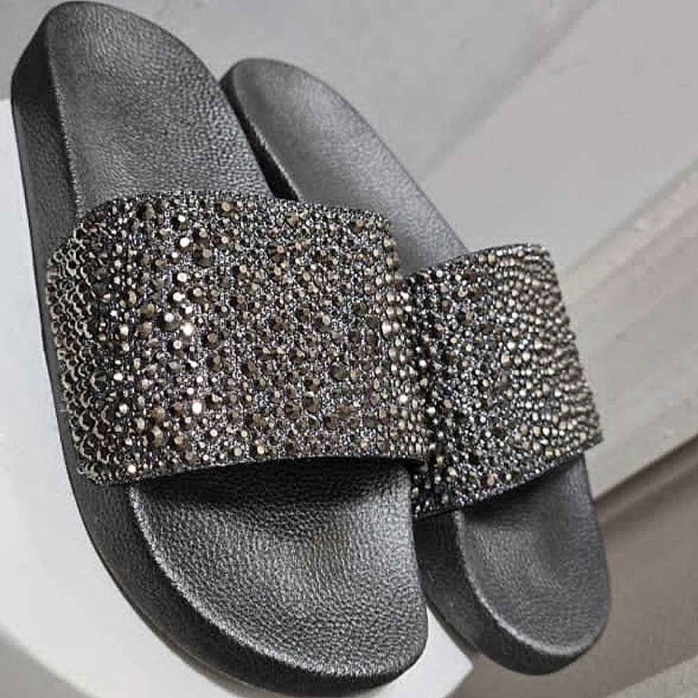 Rhinestone Embellished Black Slides Slippers Size 7🌴
